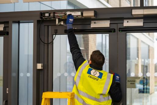 maintenance d'ascenseurs, escalators & portes automatiques